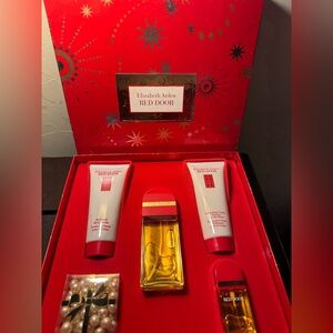 Elizabeth Arden Red Door 5 Pc Gift Set Perfume Lotion Bath Pearls Vintage New